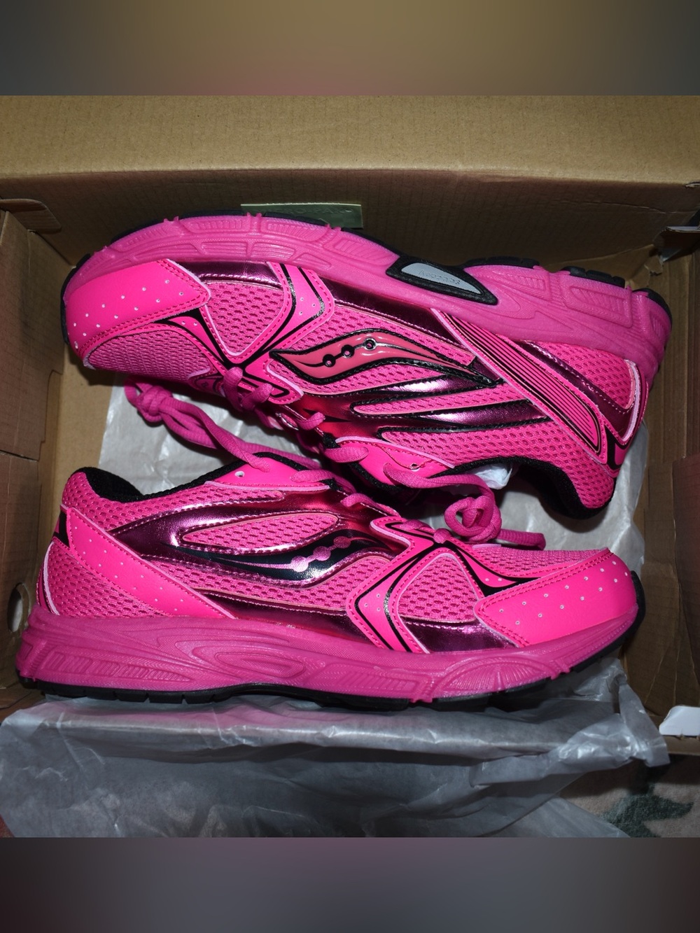 Brand new Saucony Ride Millennium KDZ Hot Pink Black Y2K Sneakers Size 7
